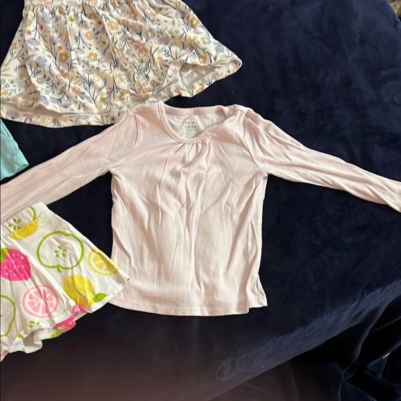 Kids tops and skort set Lot 511 - Picture 6 of 7